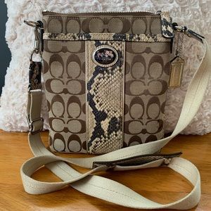 🖤 Coach Snake print Crossbody Bag